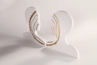 Silhouettes in conversation with gold detail